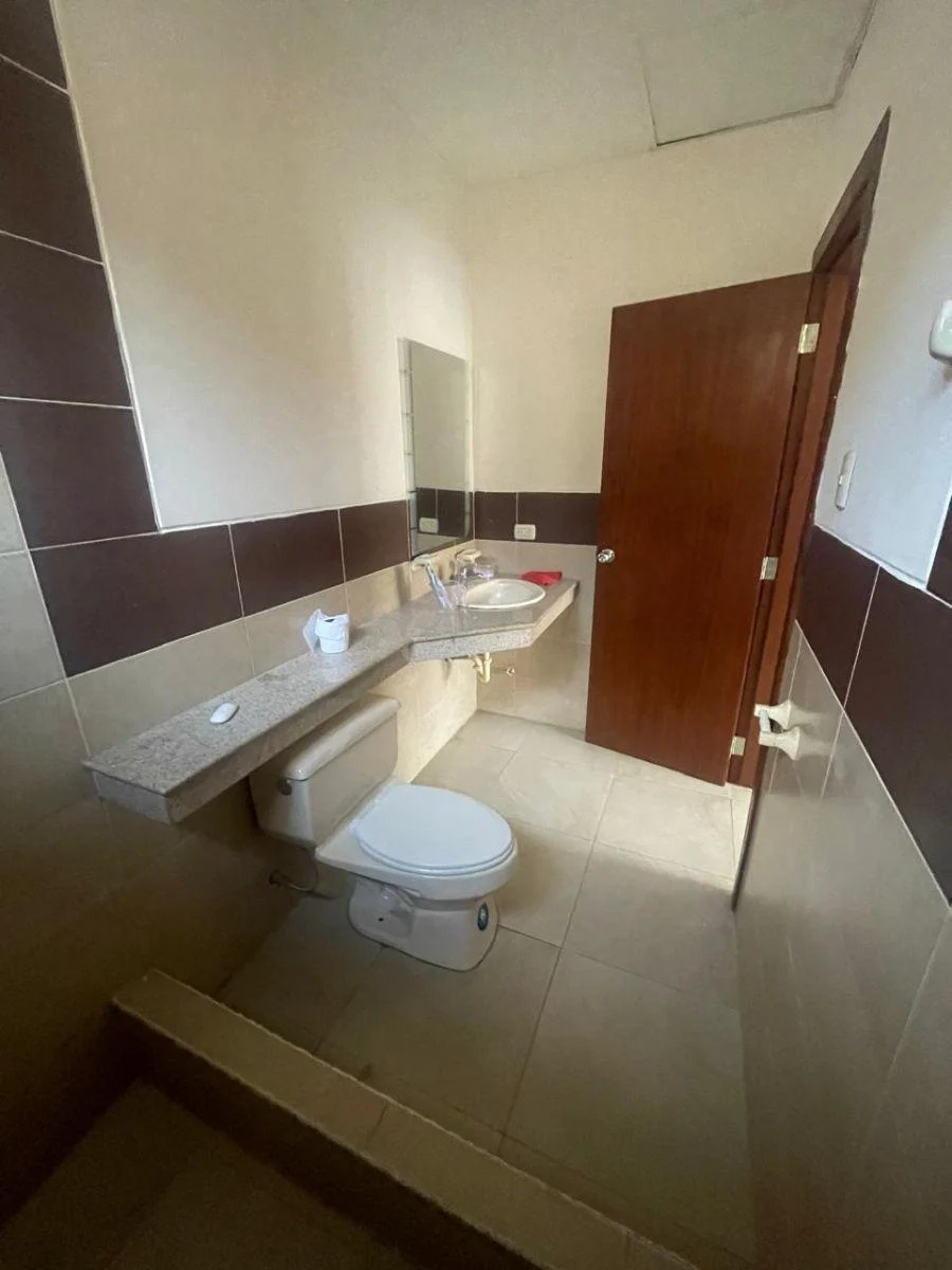 Casa en Venta Moderna y Solida en Urb. Ciudad Celeste, Propietaria Abierta a Escuchar Ofertas Serias, Guayas — imagen 2