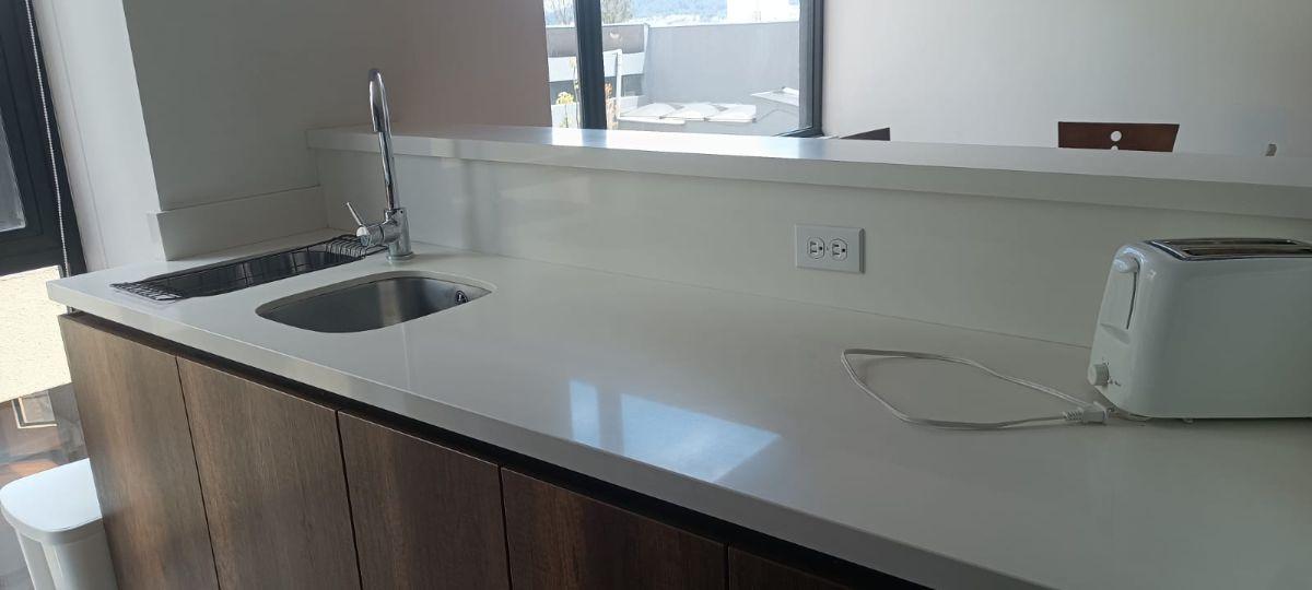 Arriendo Suite Amoblada/piscina y Gimnasio/ Gonzalez Suarez — imagen 5