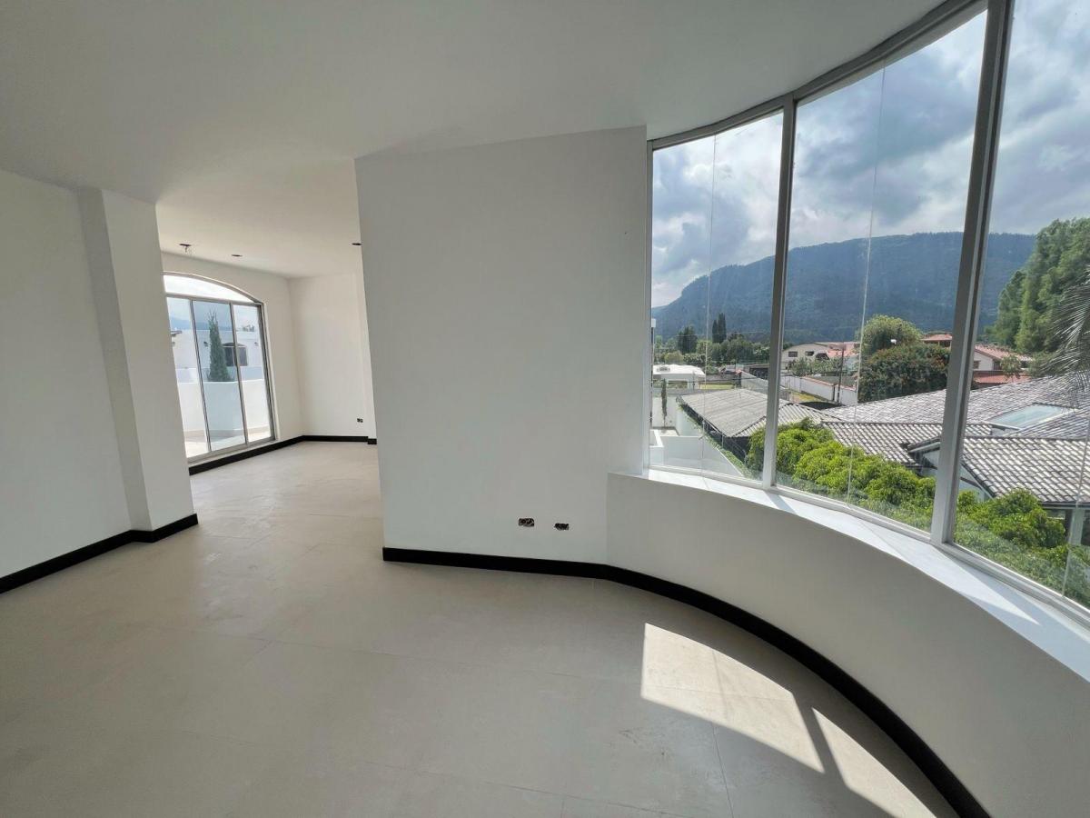 Casa Los Chillos, Conjunto Pequeño Donde Tus Hijos Pueden Crecer con Tranquilidad. Provincia de Pichincha — imagen 6