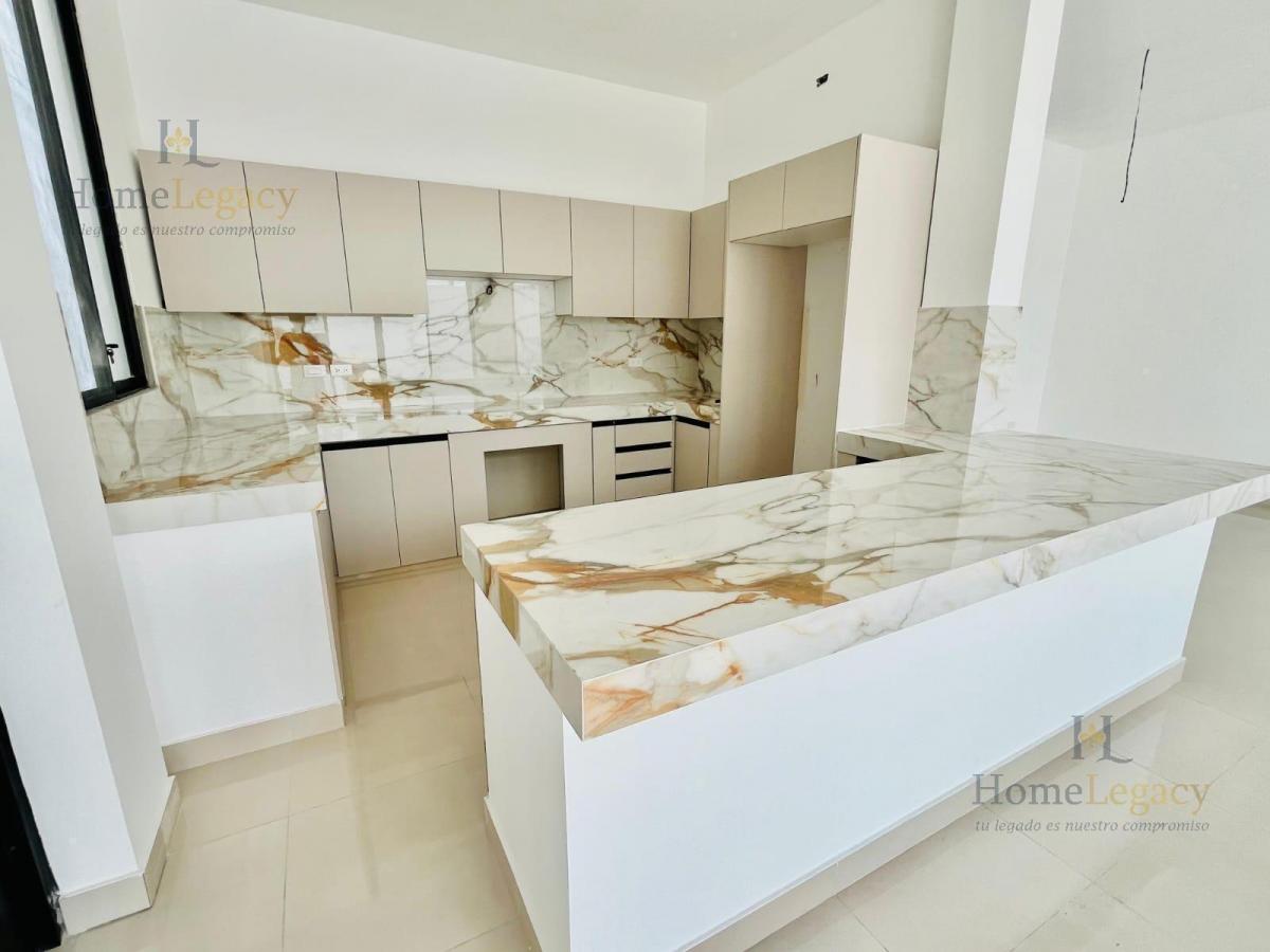 Venta de Casa en Mallorca Village, Daule, Patio Amplio, Urbanización Privada Ae, Guayas — imagen 4