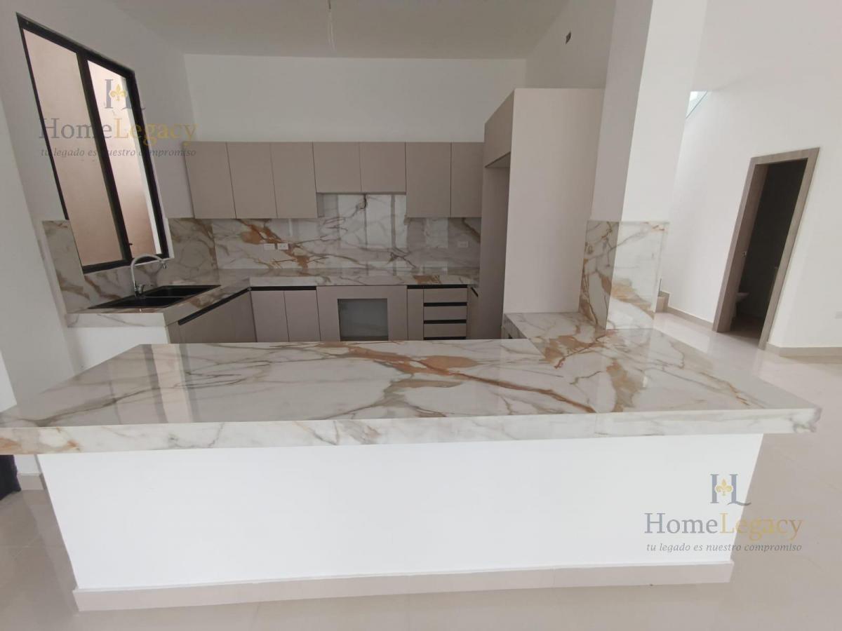 Venta de Casa en Mallorca Village, Daule, Patio Amplio, Urbanización Privada Ae, Guayas — imagen 2