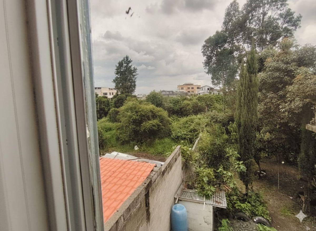 Casa en Venta en Conocoto con Suite Independiente y Amplio Terreno — imagen 4