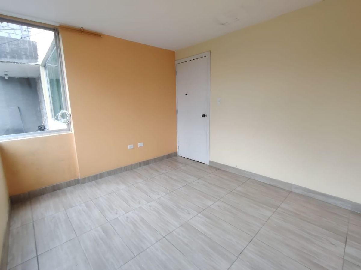 Casa en Venta en Conocoto con Suite Independiente y Amplio Terreno — imagen 3