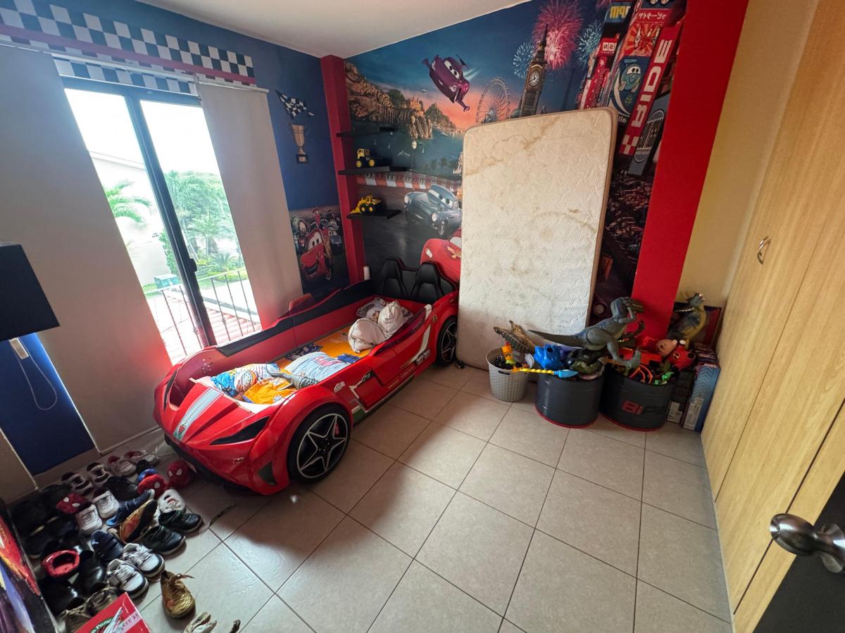 En Venta Casa de 5 Dorm. con Jacuzzi en Urb. La Romareda. Guayas — imagen 7