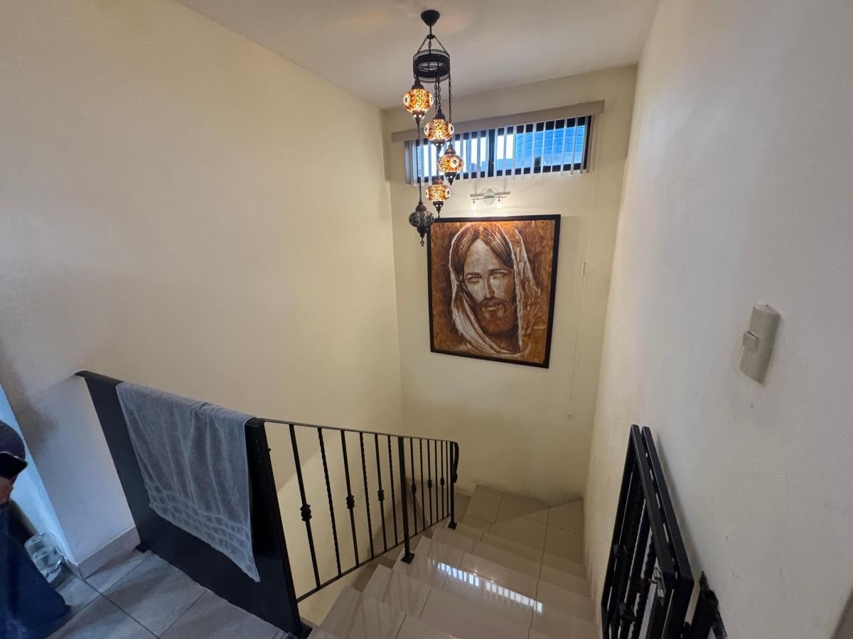 En Venta Casa de 5 Dorm. con Jacuzzi en Urb. La Romareda. Guayas — imagen 6