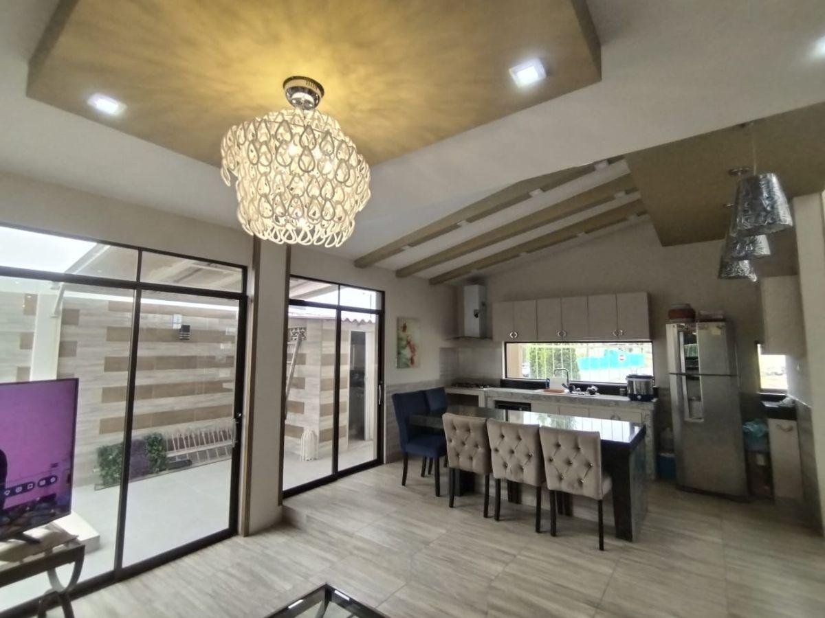 Casa Esquinera en Venta - en Urbanizacion El Condado Vicolinci - en Daule, Guayas — imagen 4