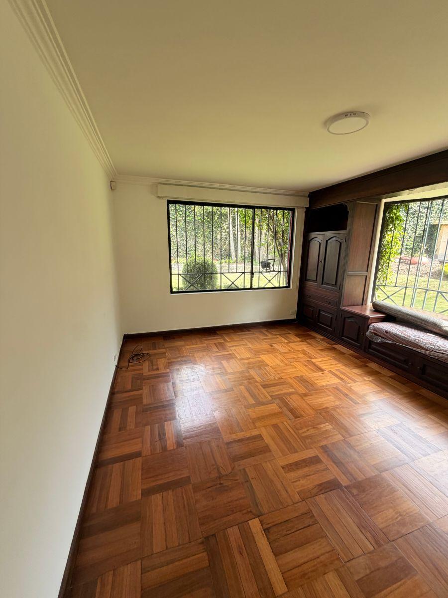 Casa con 4 Recámaras en Venta o Renta en Cumbayá, 934 m² Terreno. Sharon Reed — imagen 5