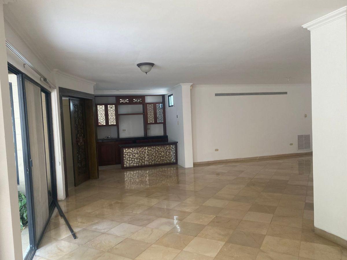 Espaciosa Villa en Venta con Cuarto Master en Planta Baja, Guayas — imagen 8