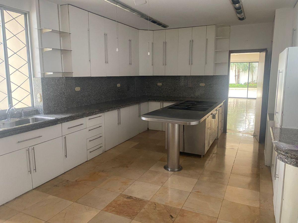Espaciosa Villa en Venta con Cuarto Master en Planta Baja, Guayas — imagen 7