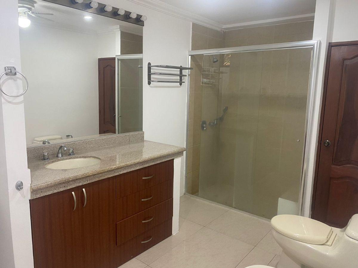Espaciosa Villa en Venta con Cuarto Master en Planta Baja, Guayas — imagen 6