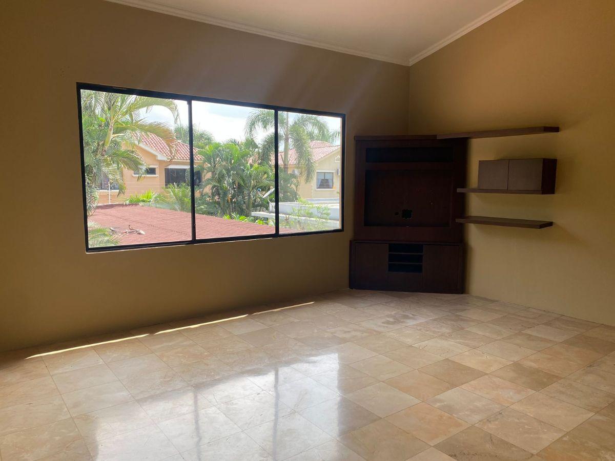 Espaciosa Villa en Venta con Cuarto Master en Planta Baja, Guayas — imagen 3