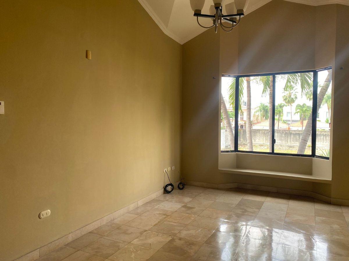 Espaciosa Villa en Venta con Cuarto Master en Planta Baja, Guayas — imagen 2