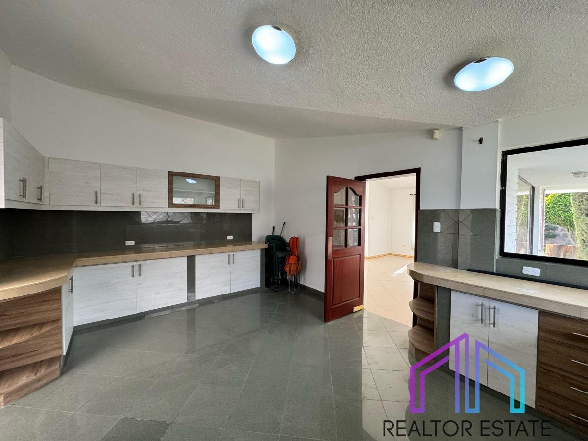 Hermosa Casa en Venta Sector Mitad del Mundo — imagen 2