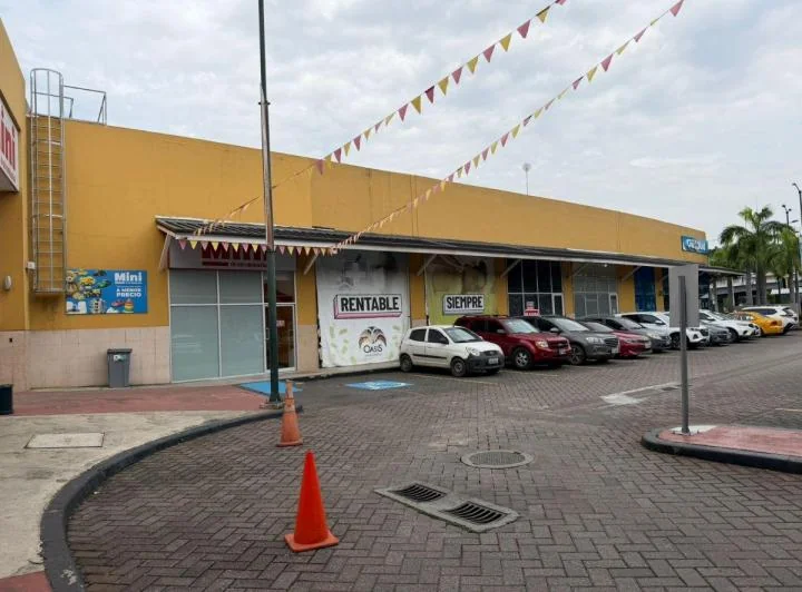 En Venta - Alquiler Local Comercial 41 m² - Plaza Comercial Oasis, Av Narcisa de Jesús, Guayas — imagen 1