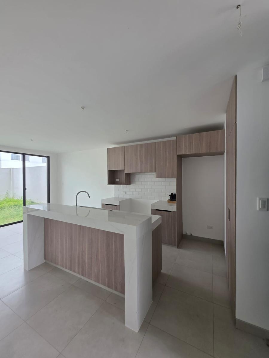Casa en Venta Excelente Precio y de Estreno Urb. Bosques Alba del Bosque, Km. 18 Via a La Costa, Guayas — imagen 8