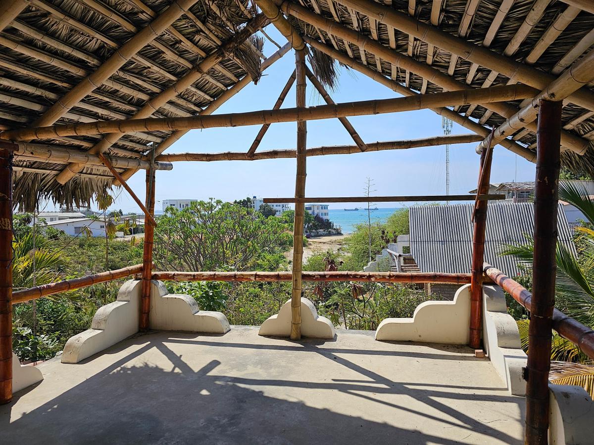 Vendo Casa con Vista Al Mar y Amplio Terreno en Brisa de Ballenita — imagen 8