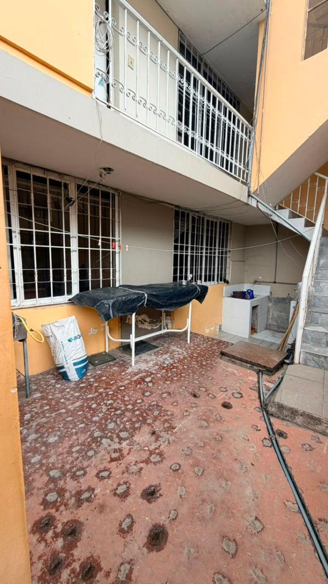 Casa Esquinera 2 Dptos. + Terreno Independiente, Chimborazo — imagen 4