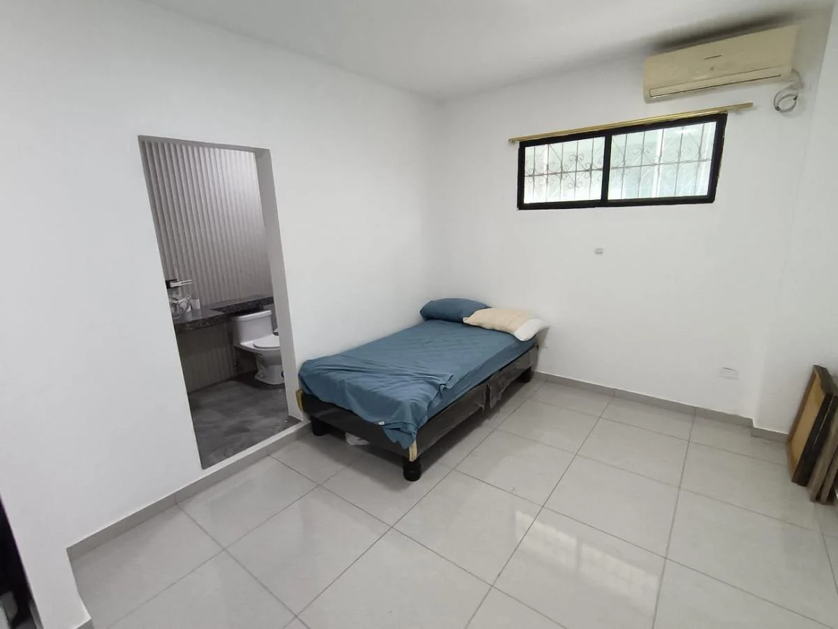 Vendo Casa Esquinera Rentera en Garzota, Guayas — imagen 2
