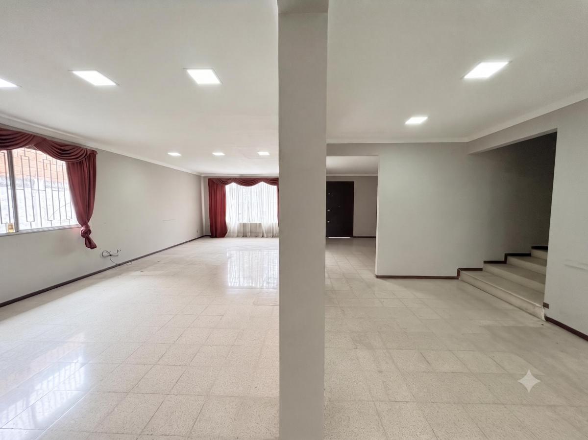 Vendo Casa de 450 m² con 4 Habitaciones en Venta en Urdesa, Guayas — imagen 6