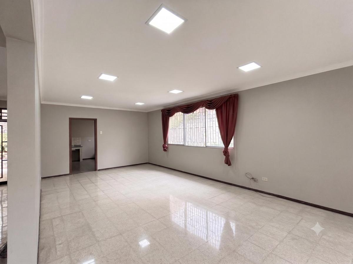 Vendo Casa de 450 m² con 4 Habitaciones en Venta en Urdesa, Guayas — imagen 5