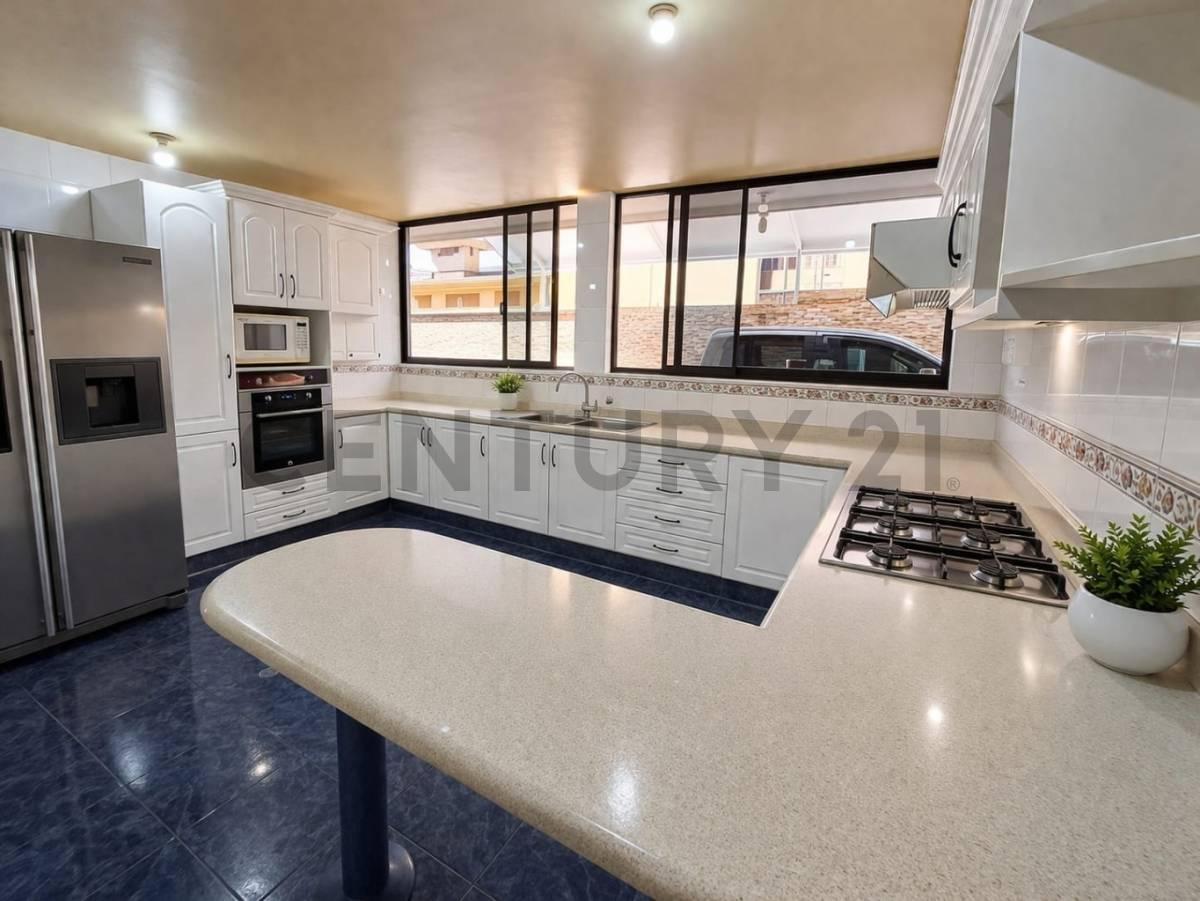 Casa de Lujo en Venta en Urbanización Exclusiva Conocoto — imagen 5