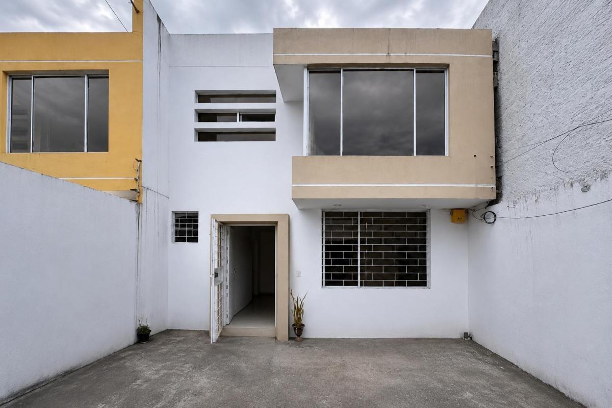 Casa Esquinera de 3 Dorm. con Garaje y Terraza en Caranqui, Imbabura — imagen 10