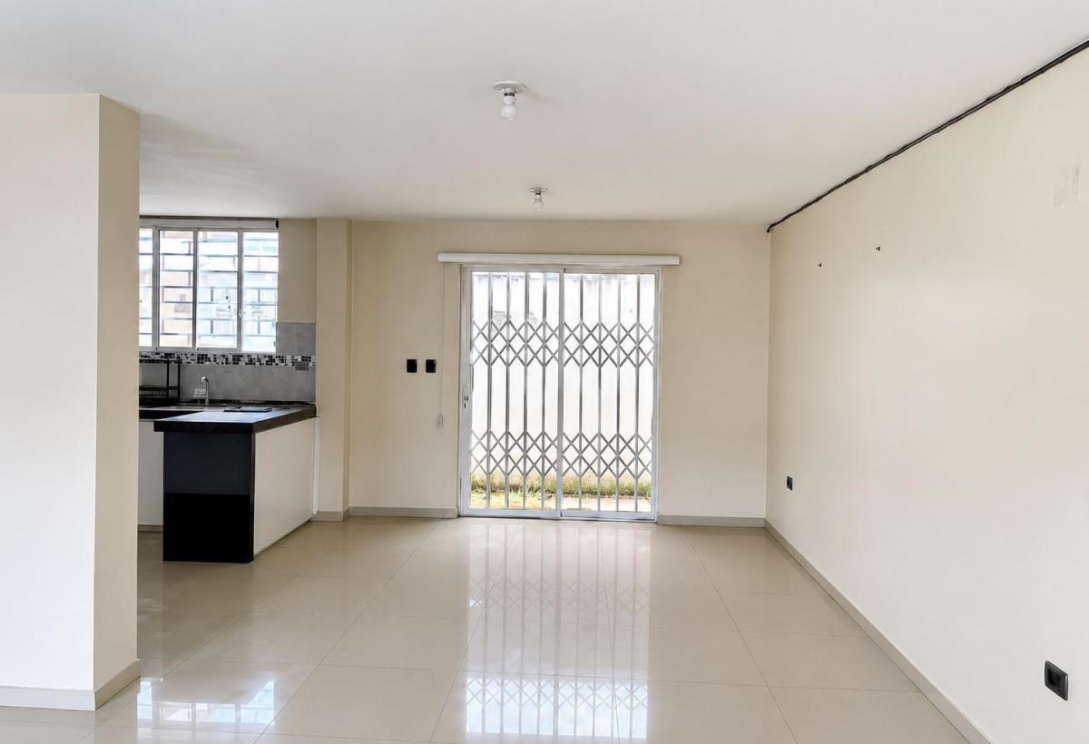 Casa Esquinera de 3 Dorm. con Garaje y Terraza en Caranqui, Imbabura — imagen 8