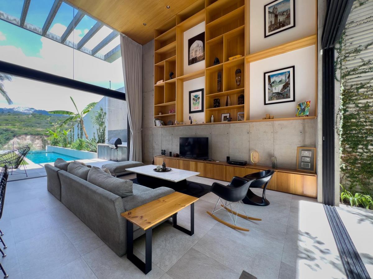 Casa de Venta Ubicada en Nayón, Moderna, Excelentes Acabados, Piscina, Vista — imagen 6
