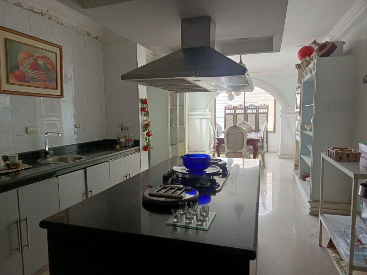 Venta Casa Rentera Esquinera en Sucre y Av Briones, Guayas — imagen 2