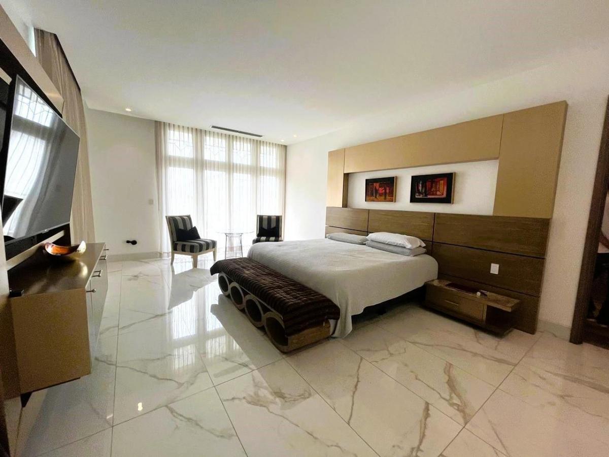 Venta. Aires del Batan. Hermosa Propiedad. Vista Al Lago. 4 Habitaciones, Guayas — imagen 3