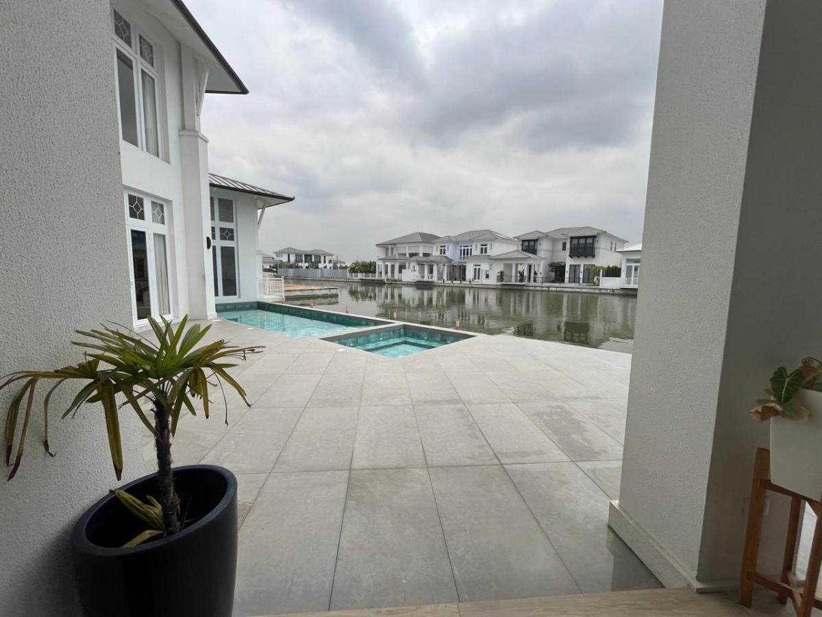 Venta. Aires del Batan. Hermosa Propiedad. Vista Al Lago. 4 Habitaciones, Guayas — imagen 2