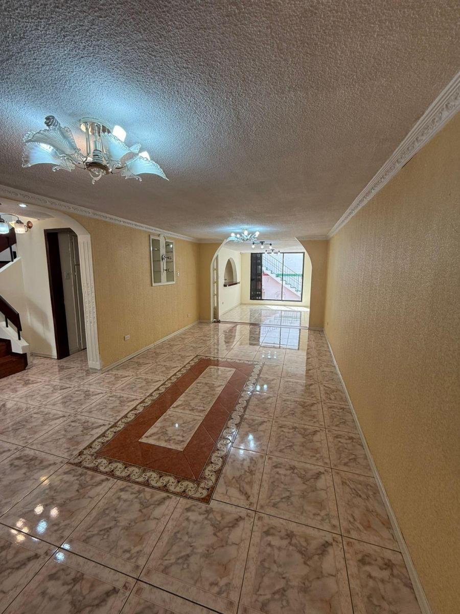 Hermosa Casa con Local de Venta (Sector Machala) — imagen 7