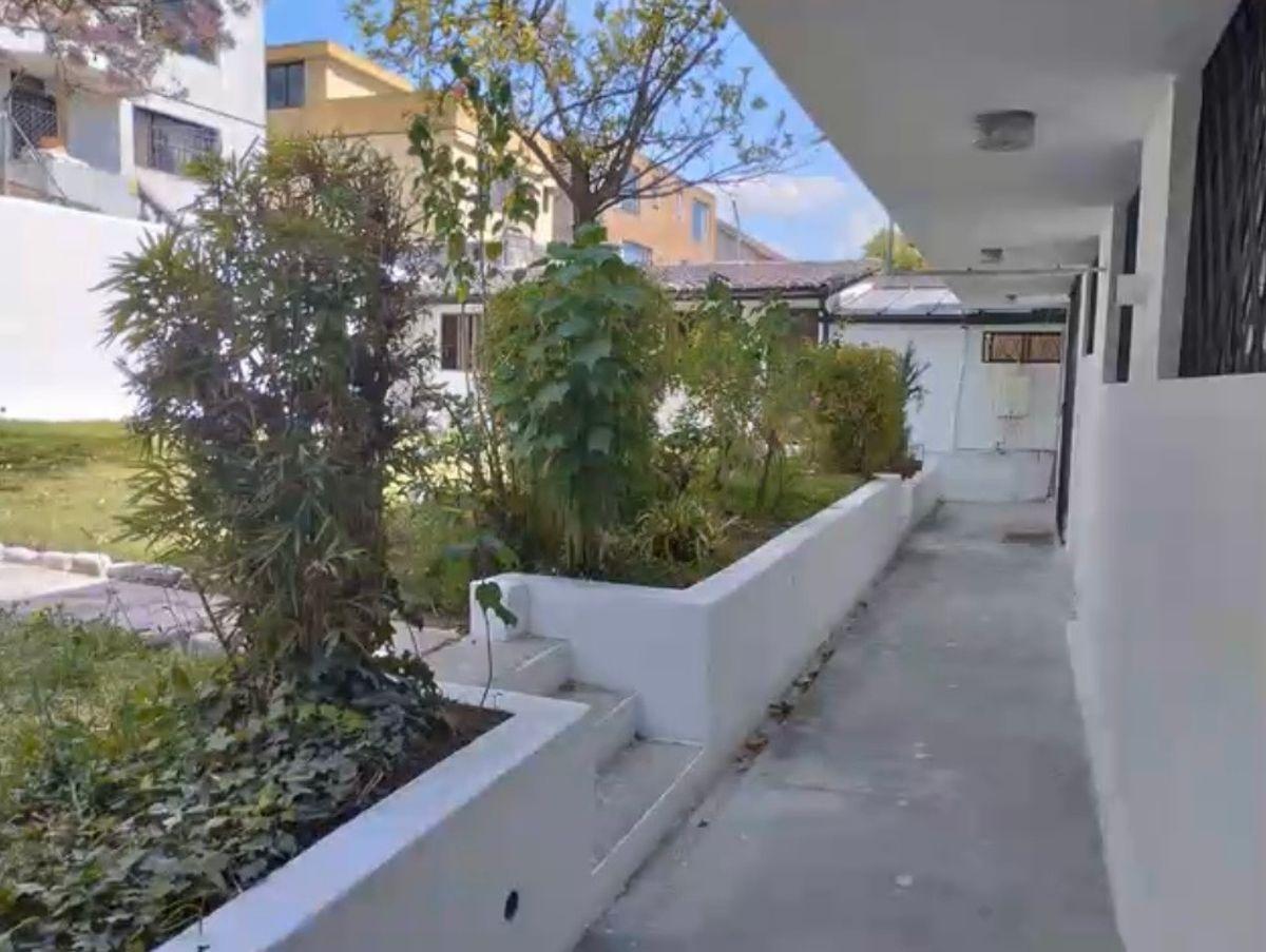 Amplia Casa en Venta Tres Niveles con Seis Dorm. Sector Cotocollao — imagen 9