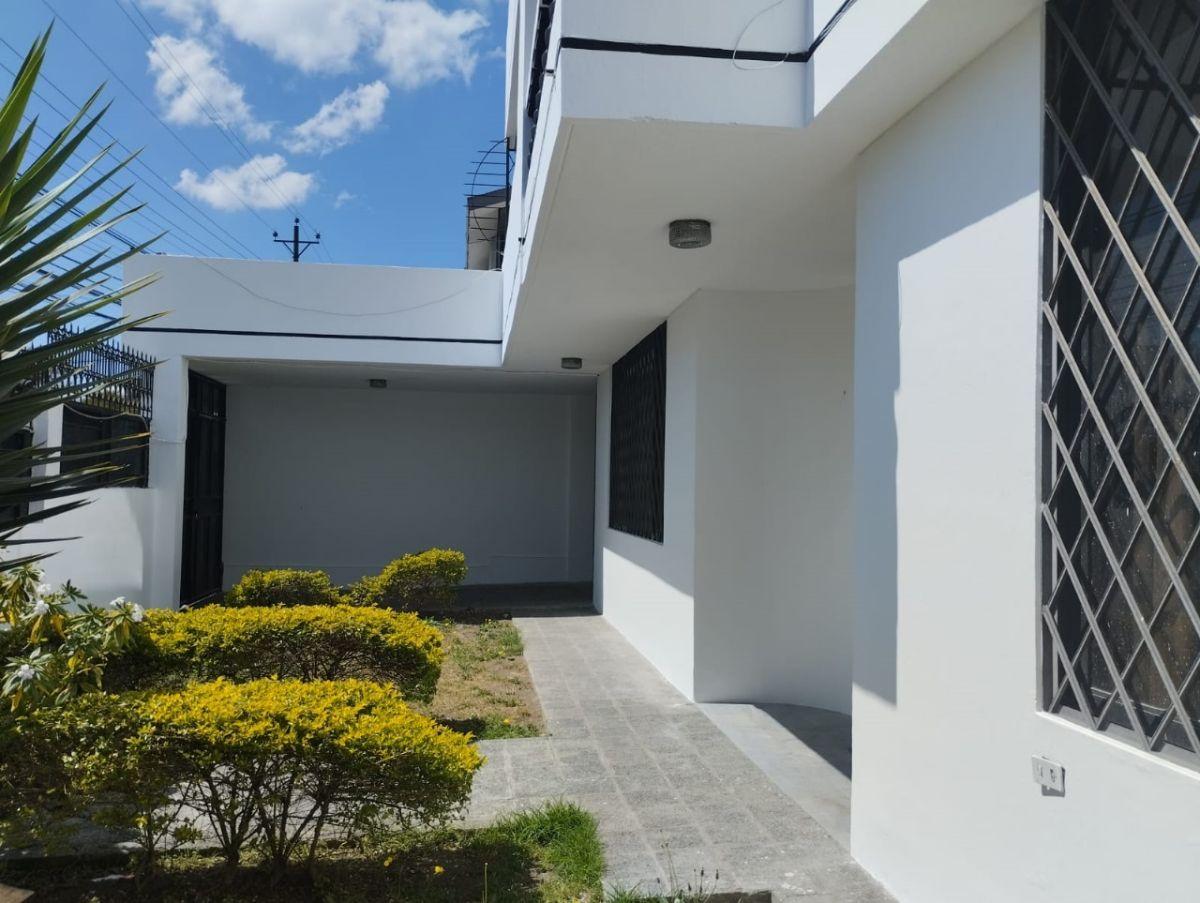 Amplia Casa en Venta Tres Niveles con Seis Dorm. Sector Cotocollao — imagen 6