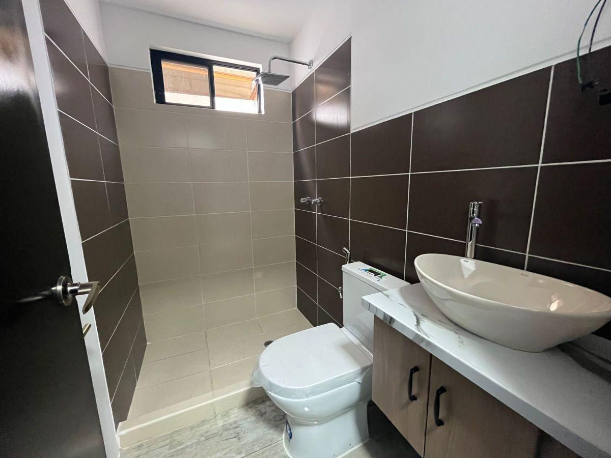 Vendo Moderna Casa en Ciudad Celestes de 4 Dorm., Guayas — imagen 6