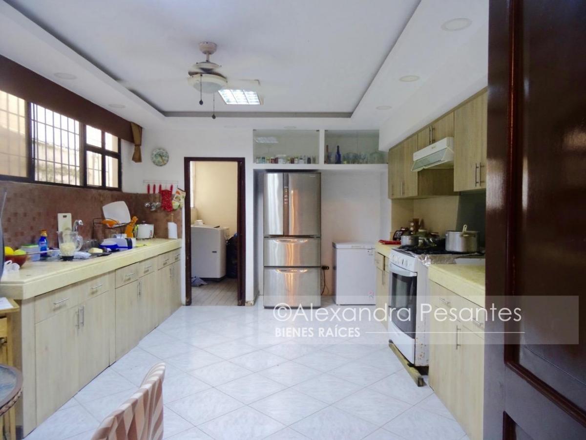 Kennedy Norte. Urbanizacion Privada Casa Impecable 1000 m² en Venta, Guayas — imagen 9