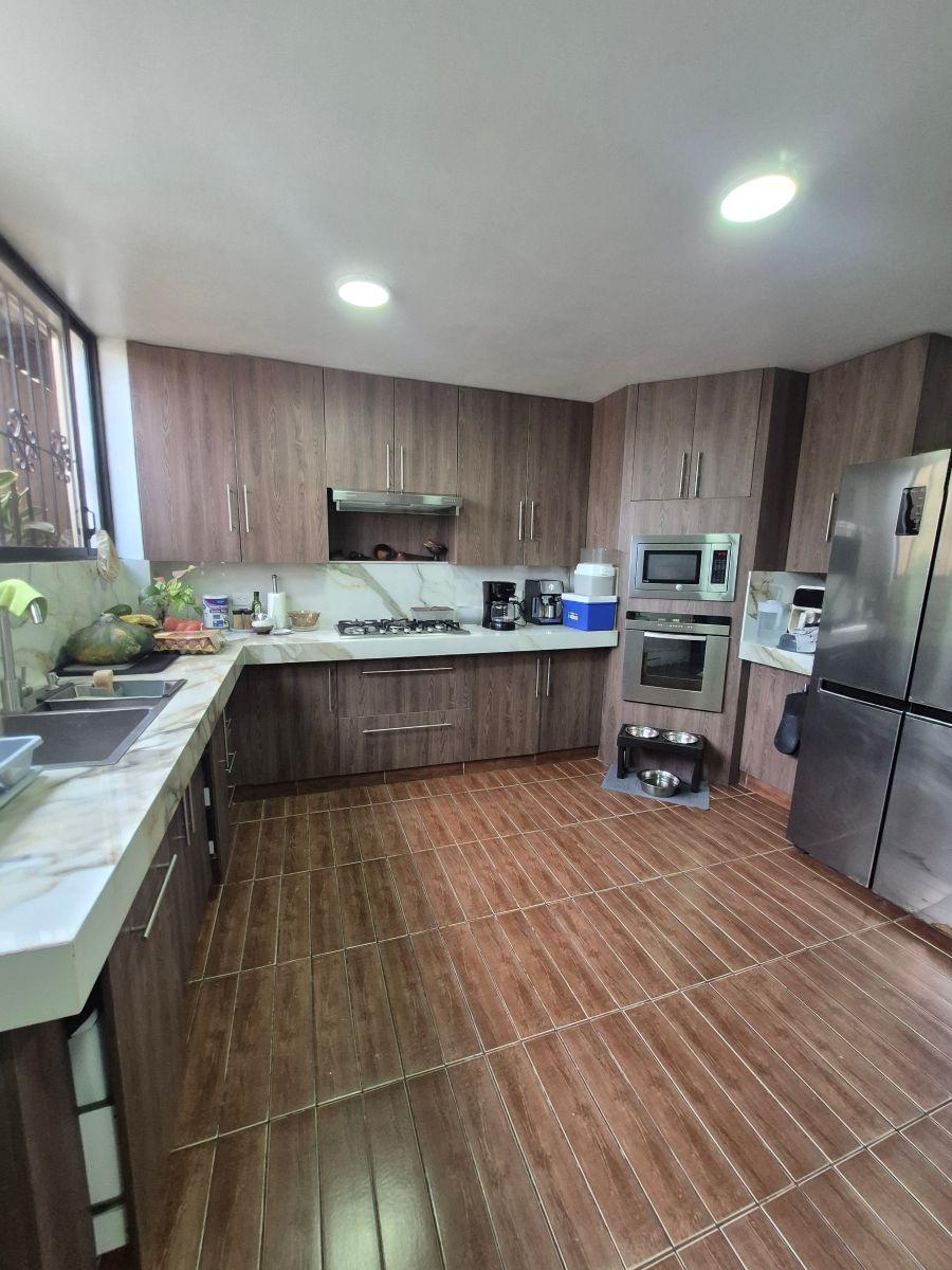 Linda Casa Tipo Duplex de Venta en Los Ceibos a Pocos m del Colegio a Humbolt, Guayas — imagen 2