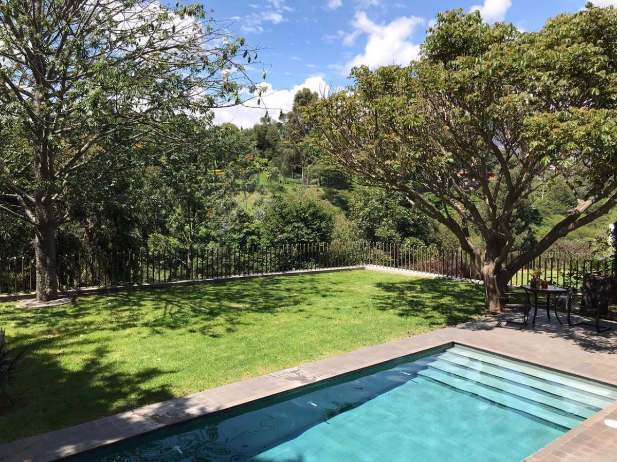Bellísima Casa con Extensos Jardines, Piscina Ubicada en El Centro de Cumbayá — imagen 9