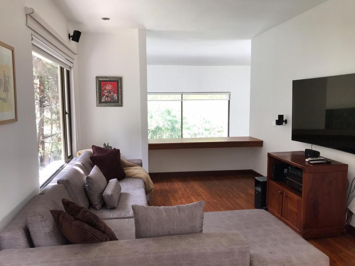 Bellísima Casa con Extensos Jardines, Piscina Ubicada en El Centro de Cumbayá — imagen 8