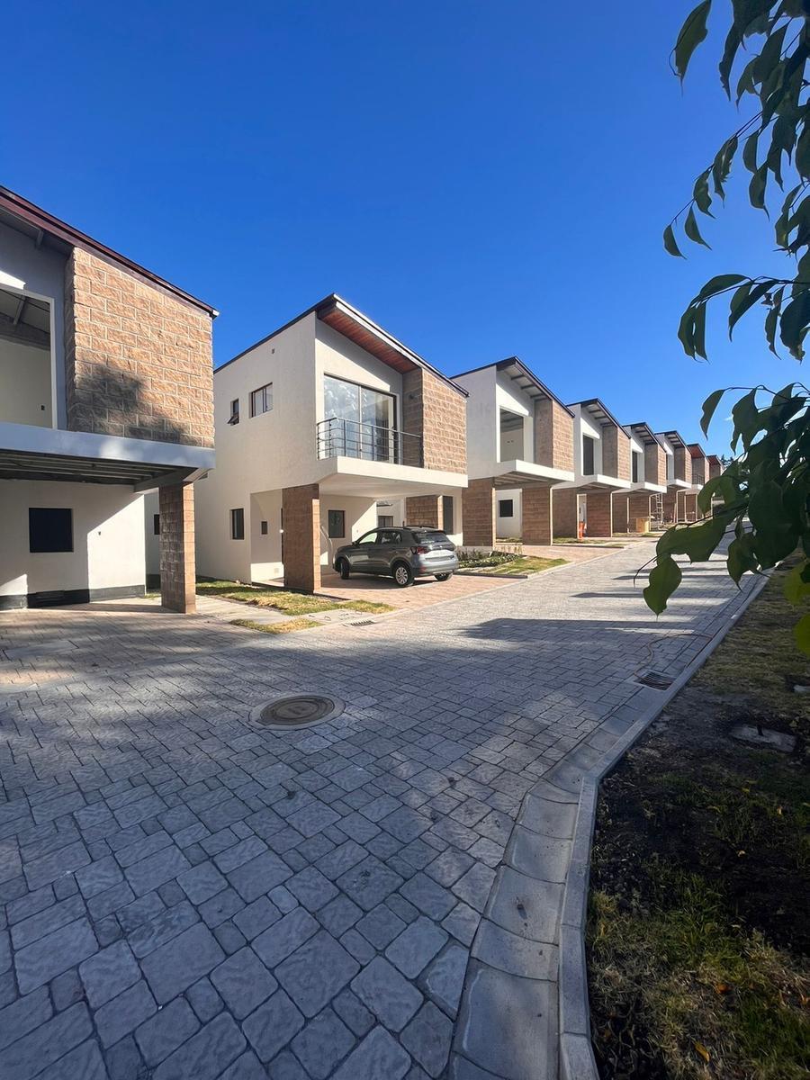 Valle de Los Chillos Sector Santa Clara Se Vende Casas No Adosadas, Modernas Dentro de Urb. Cerrada — imagen 9