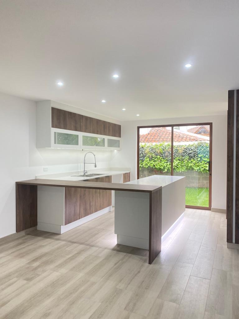 Valle de Los Chillos Sector Santa Clara Se Vende Casas No Adosadas, Modernas Dentro de Urb. Cerrada — imagen 2