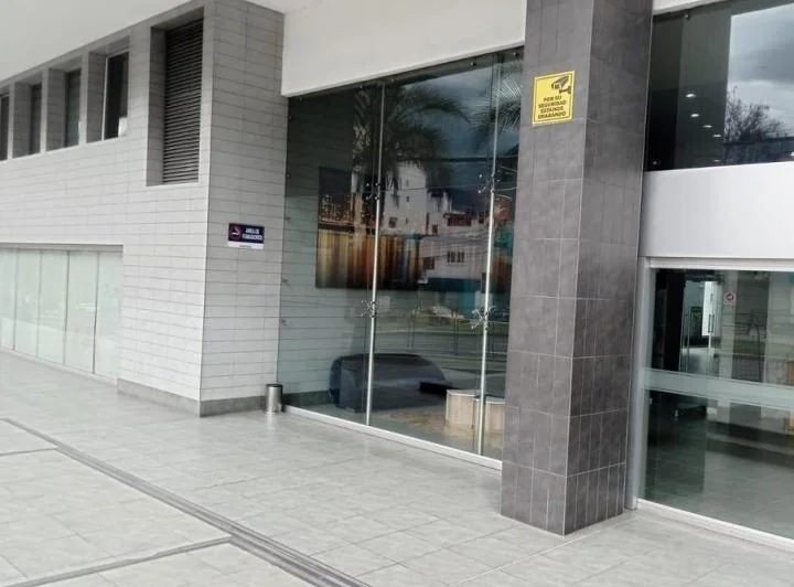 Se Vende Amplia Oficina Ubicada en El Centro Norte de Quito. Provincia de Pichincha — imagen 1