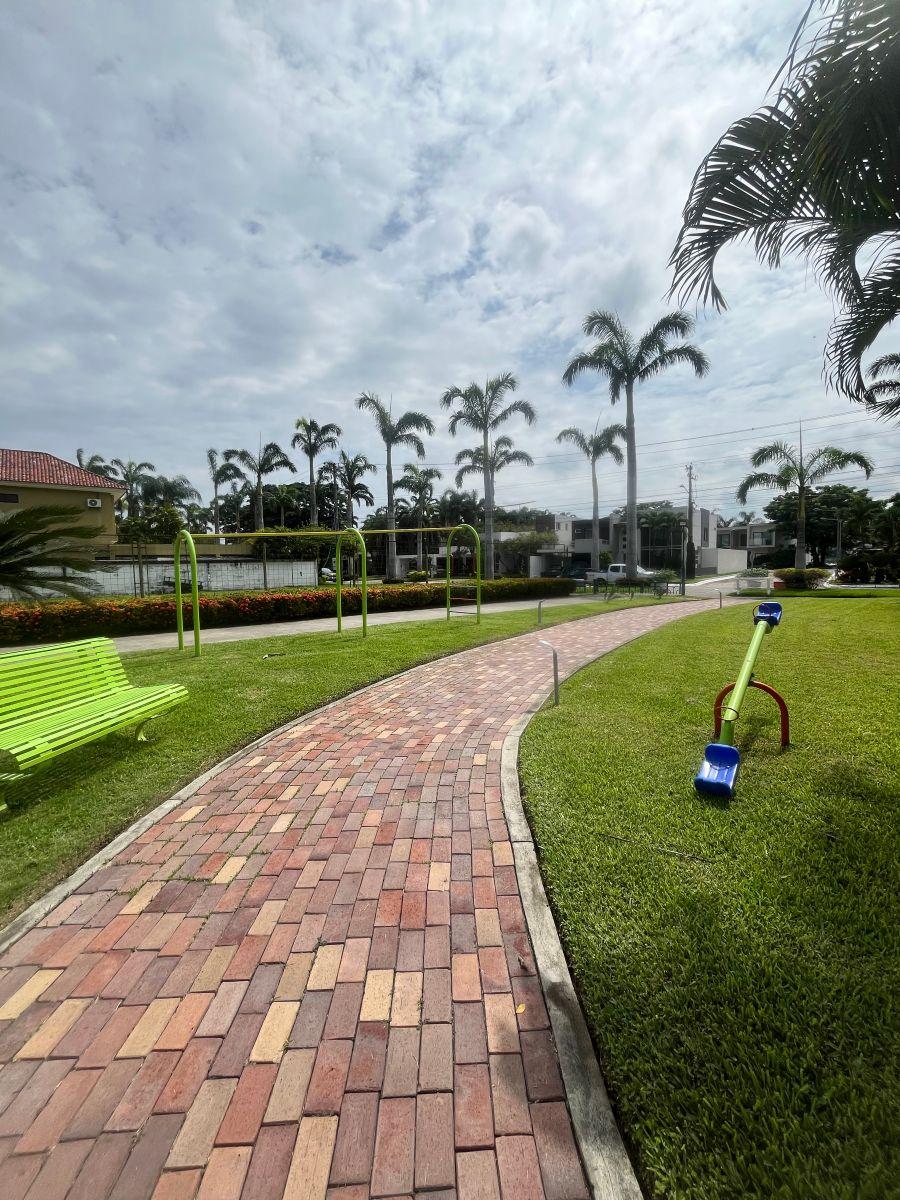 Terreno en Venta Urb Vista Al Río Samborondon con Hermosa Vista, Guayas — imagen 7