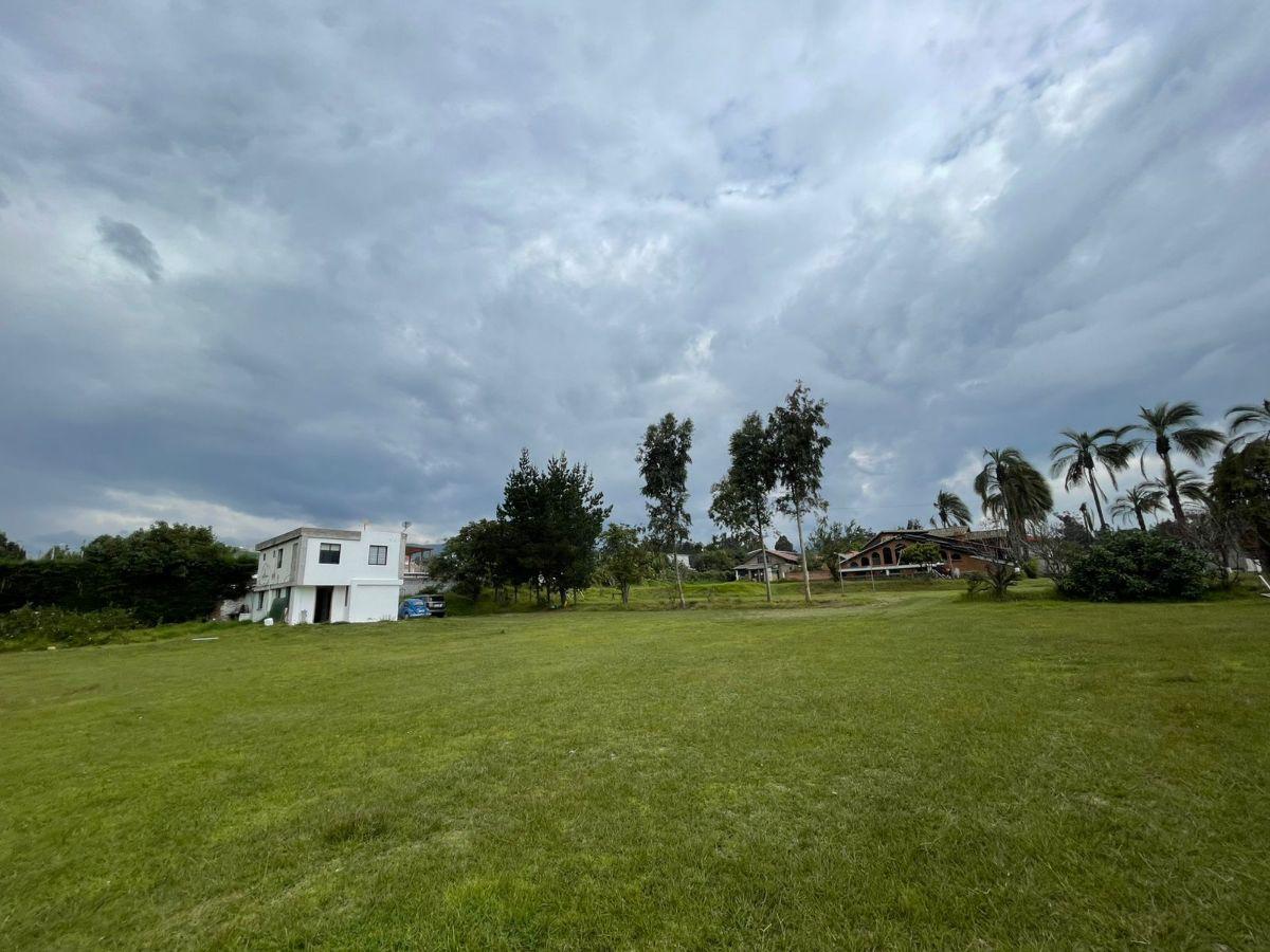 Terreno de 1881 m² en Venta en Puembo con Áreas Verdes — imagen 2