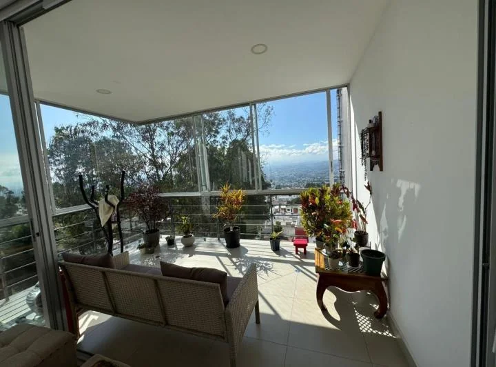 Vendo Departamento 3 D San Juan Cumbaya — imagen 1