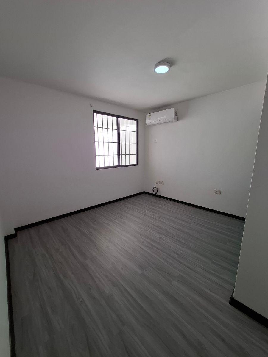 Ceibos Norte: en Venta Impecable Casa Remodelada de 4 Habitaciones con Patio y Terraza, Guayas — imagen 2