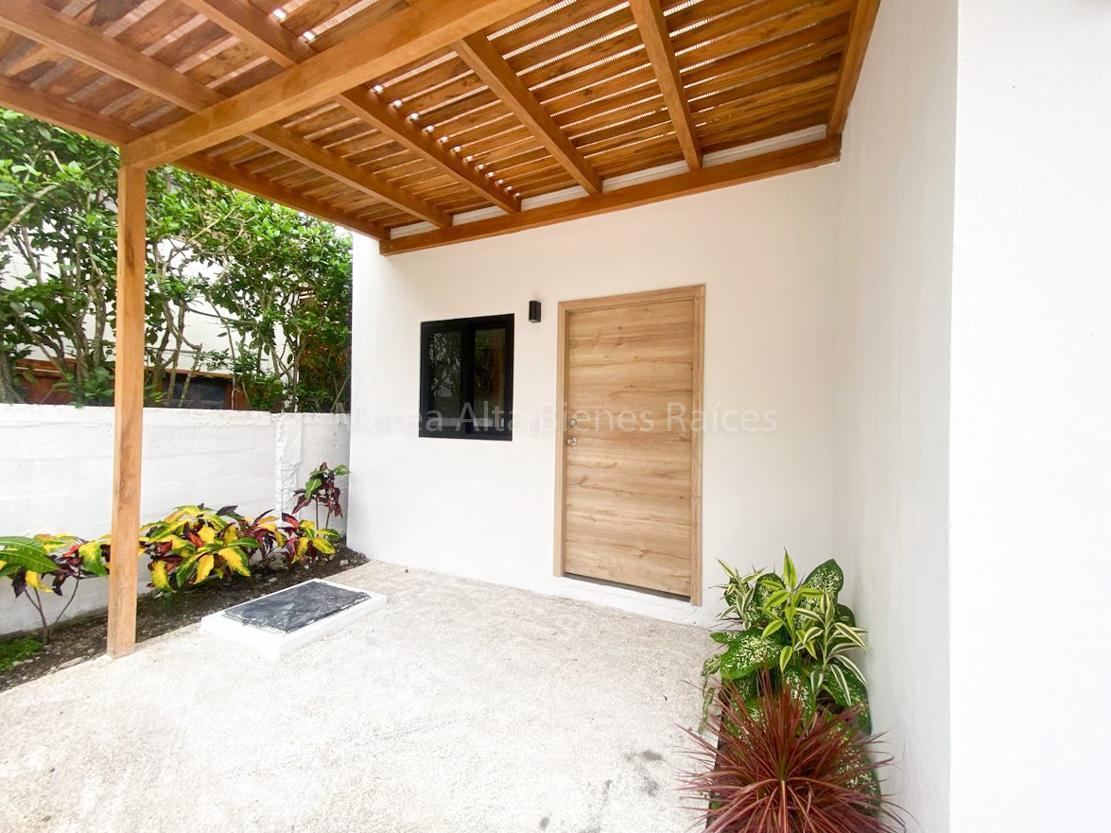 Casa Remodelada con 4 Departamentos por Estrenar a 1 Cuadra de La Playa de Olón — imagen 10