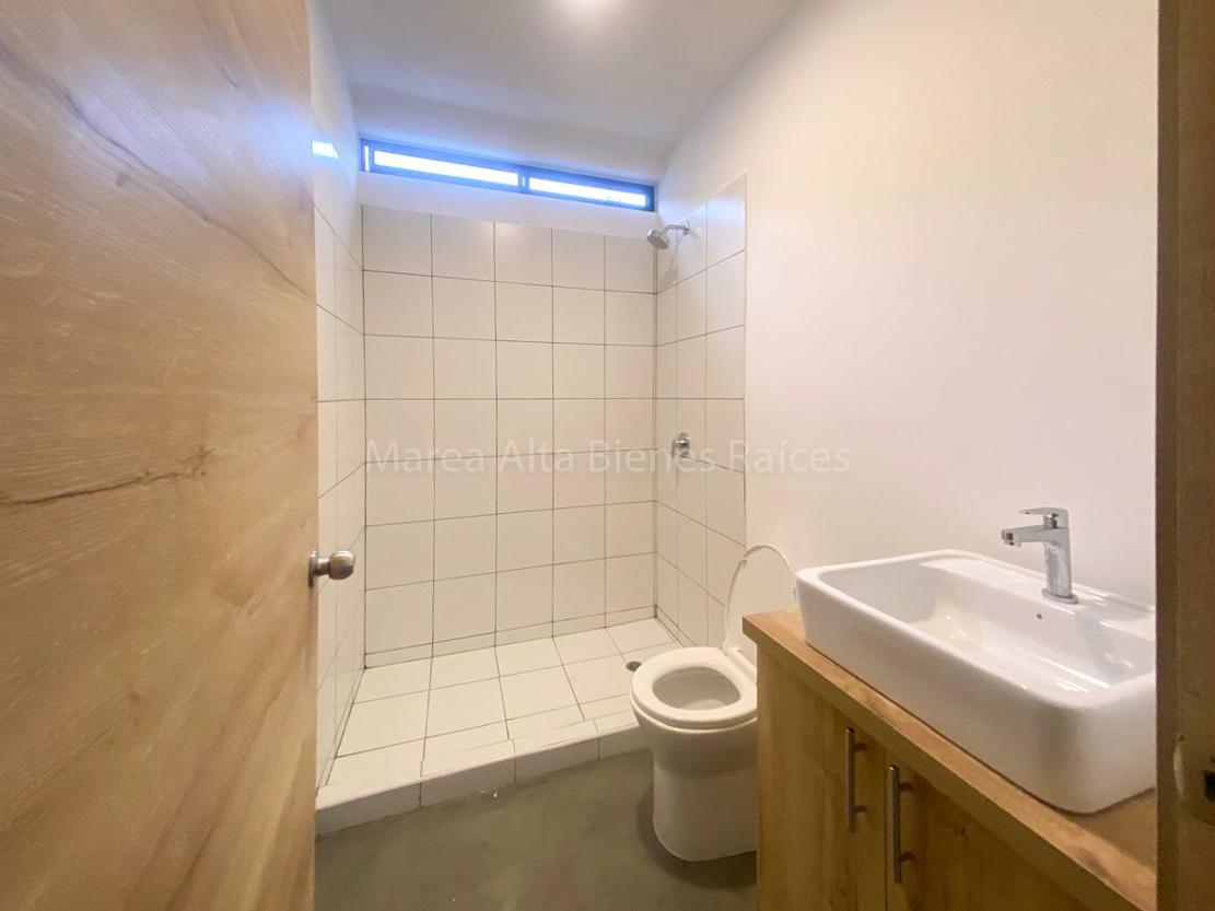 Casa Remodelada con 4 Departamentos por Estrenar a 1 Cuadra de La Playa de Olón — imagen 6