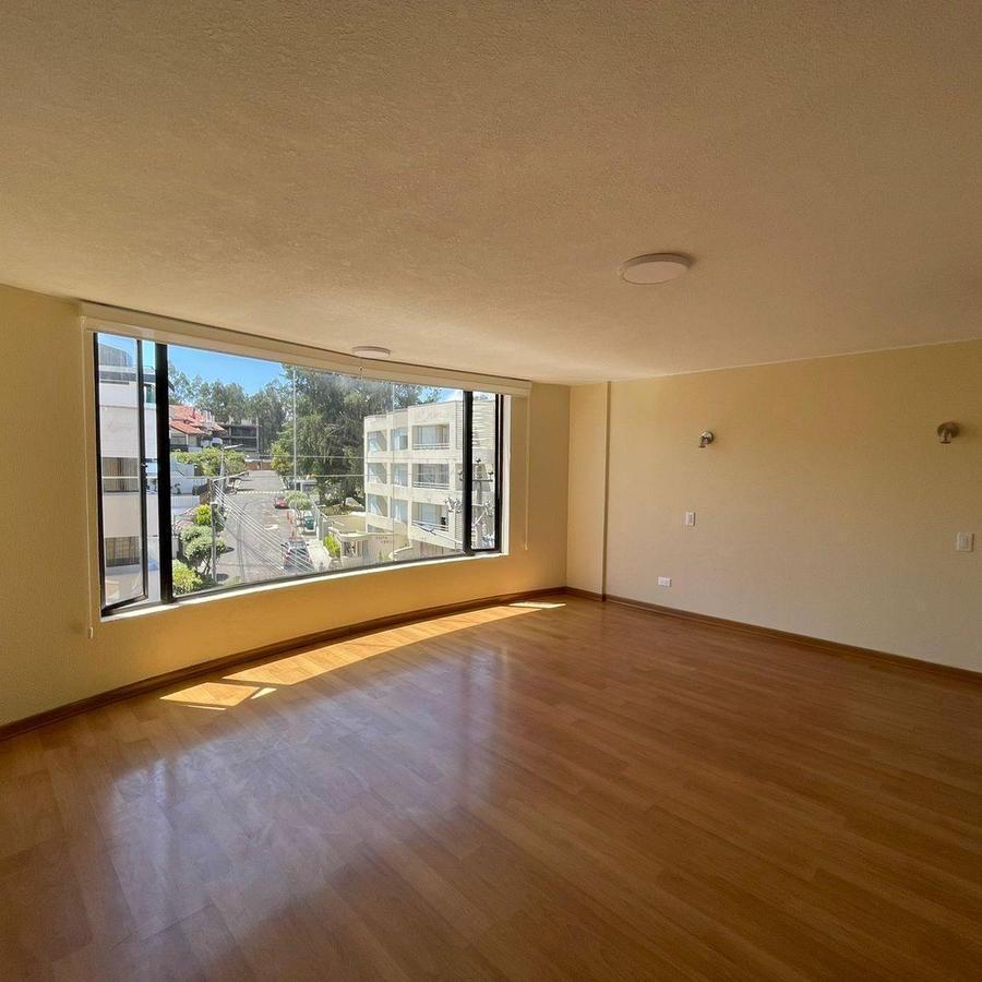 Venta de Amplio y Lujoso Dúplex Dentro de La Urbanización Bromelias — imagen 3