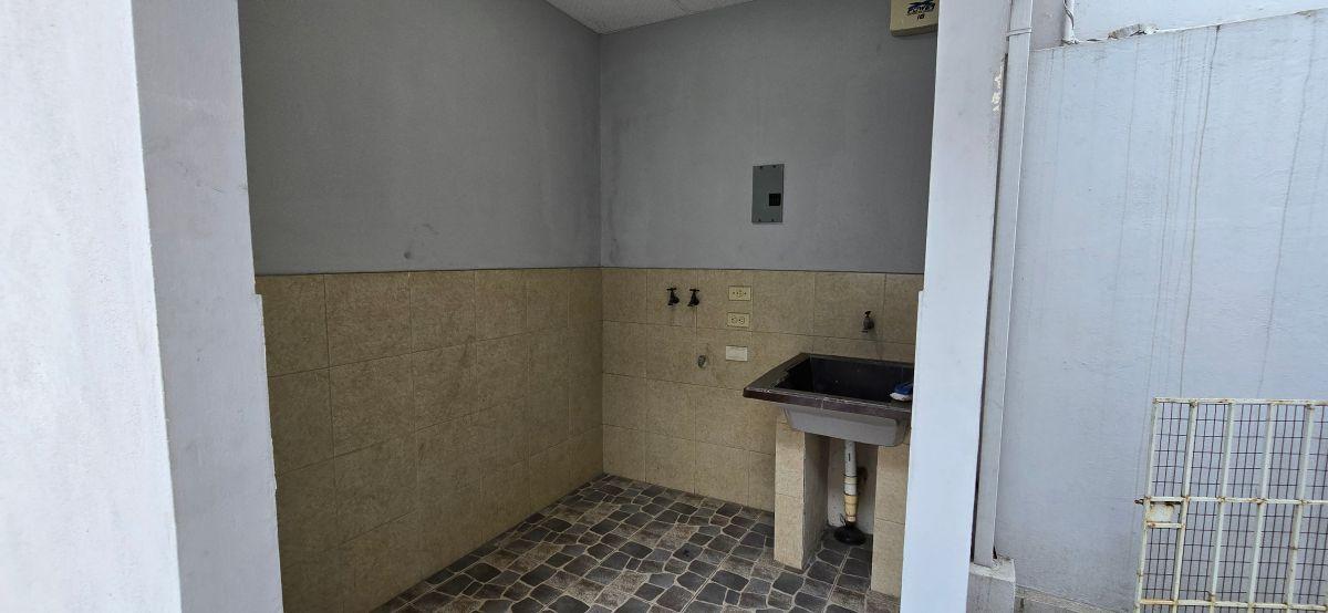 Casa en Venta en Guayacanes Norte de Guayaquil 3 Dorm. Seguridad $112.000, Guayas — imagen 3